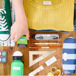 Kit textil Stamp & Stick. marca de forma divertida tots els estris escolars